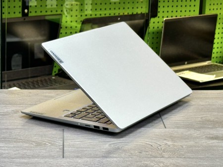 Lenovo Slim 5 14Q8X9 4